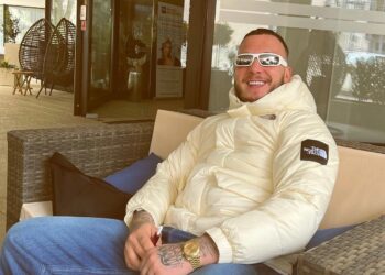 “Spo të vjen marre, po ta rrit fëmijën një zezak…”/  Mozzik vjen me një diss për veten, përmend edhe Loredanën