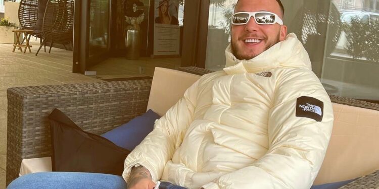 “Spo të vjen marre, po ta rrit fëmijën një zezak…”/  Mozzik vjen me një diss për veten, përmend edhe Loredanën