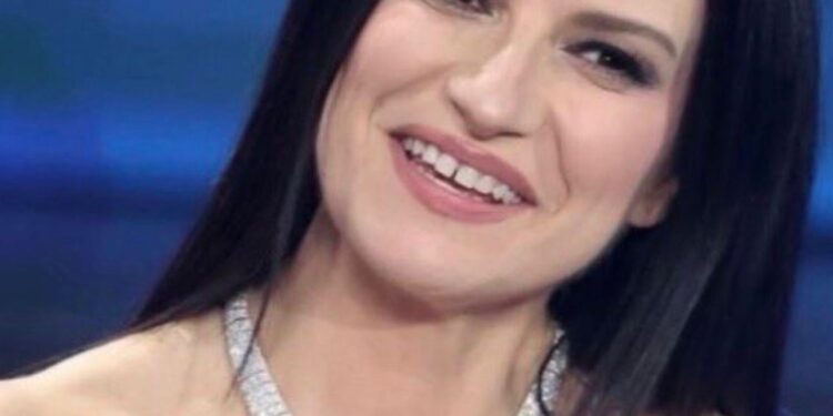 Festivali i Festival di Sanremo ka nisur zyrtarisht, duke rikthyer magjinë e muzikës në skenën legjendare të Teatro Ariston