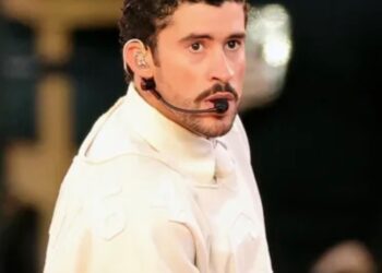 Bad Bunny shkëlqen në Super Bowl/ Look ishte nga Zara