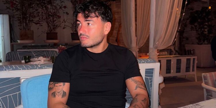 Ardian Bujupi ndan lajmin më të bukur/ Këngëtari do të bëhet baba për herë të parë