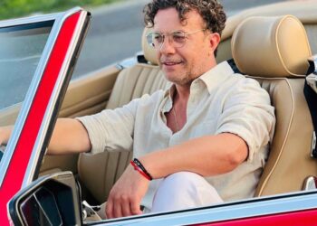 Skandali në Përputhen: Publikohen pamjet kur Laert Vasili puth konkurrenten