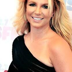 Britney Spears flet pa filtra për dhimbjen, vetminë dhe plagët familjare