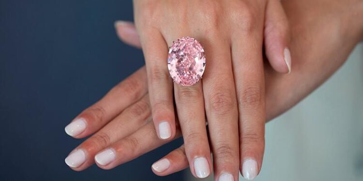 Pink Star- Diamanti rozë që hyri në histori si më i shtrenjti i shitur ndonjëherë