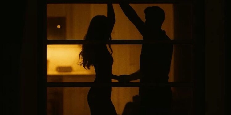 Si ndryshon trupi juaj kur jeni të dashuruar dhe kur përjetoni një ndarje