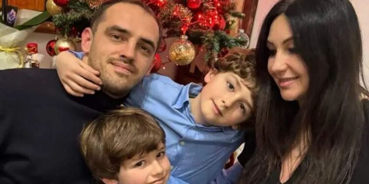 Jozefina Topalli bëhet gjyshe për herë të tretë, vajza e saj sjell në jetë një vajzë