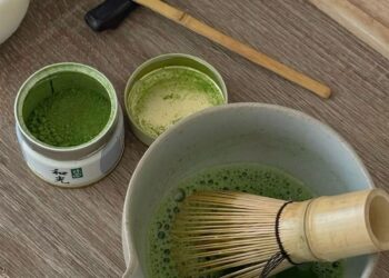 Kujdes me matchan: Konsumi i tepërt mund të dëmtojë mëlçinë dhe të ndryshojë ngjyrën e lëkurës