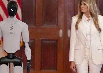 Melania Trump prezanton robotin humanoid si të ftuar në samitin e teknologjisë për fëmijë