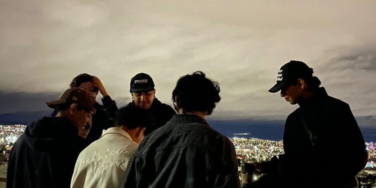 A harrojnë vërtet meshkujt shoqërinë kur futen në lidhje?