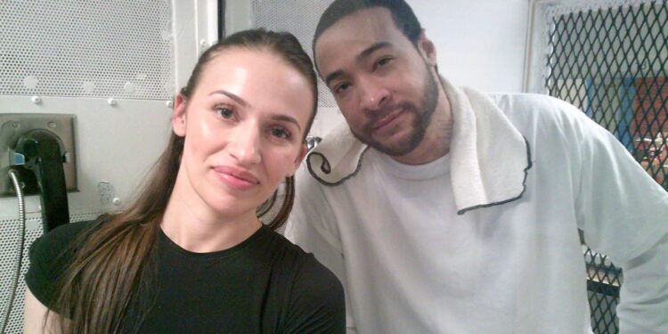 Dashuri pas hekurave: Shqiptarja 31-vjeçare fejohet me të dënuarin me vdekje në Teksas