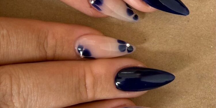 Blooming Gel,  trendi më cool i thonjve për vitin 2026