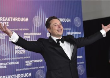 Elon Musk thyen rekord, pasuria e tij kalon 800 miliardë dollarë