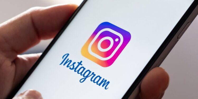 Instagram do të bëjë publike postimet e ruajtura? Ja e vërteta