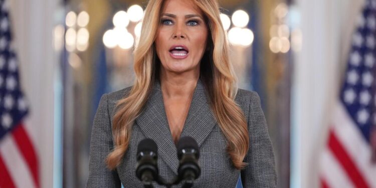Melania Trump reagon ashpër ndaj akuzave për Jeffrey Epstein: Mjaft më me shpifje!