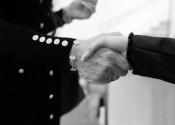 Gjykata Supreme e Spanjës: Shtrëngimi i dorës pa pëlqim tani konsiderohet sulm seksual