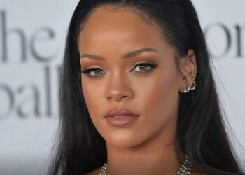 Nga një palë këpucë te një shtëpi: Historia prekëse që lidhet me Rihannën