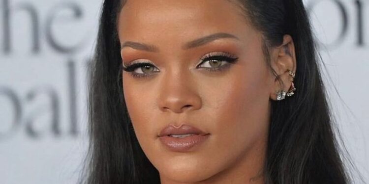 Nga një palë këpucë te një shtëpi: Historia prekëse që lidhet me Rihannën