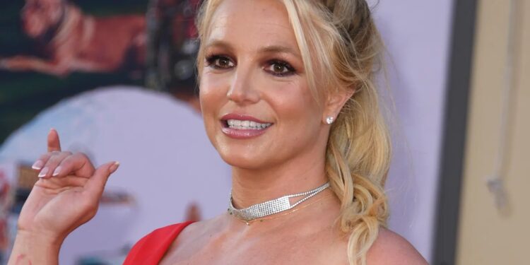 Britney Spears drejt rehabilitimit pas incidentit në Kaliforni